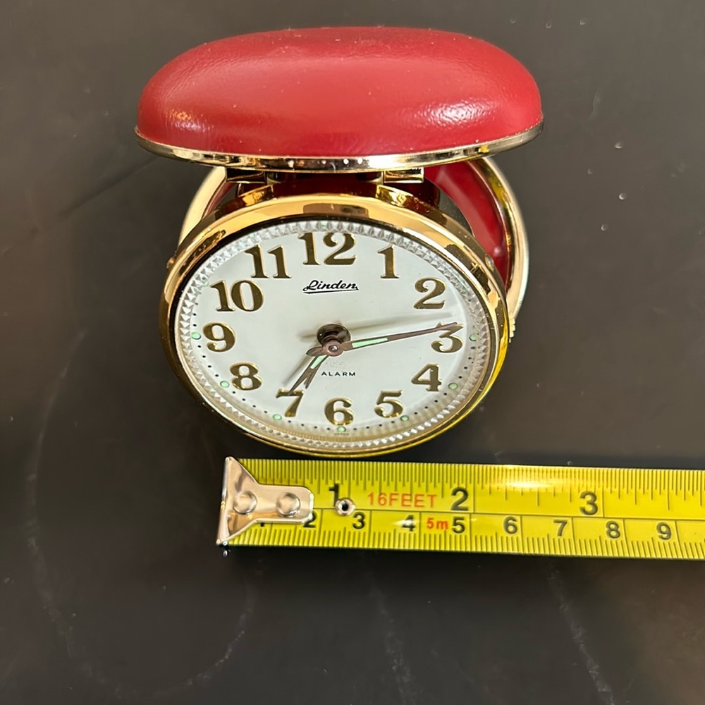 VINTAGE LINDEN ROUND  CLOCK